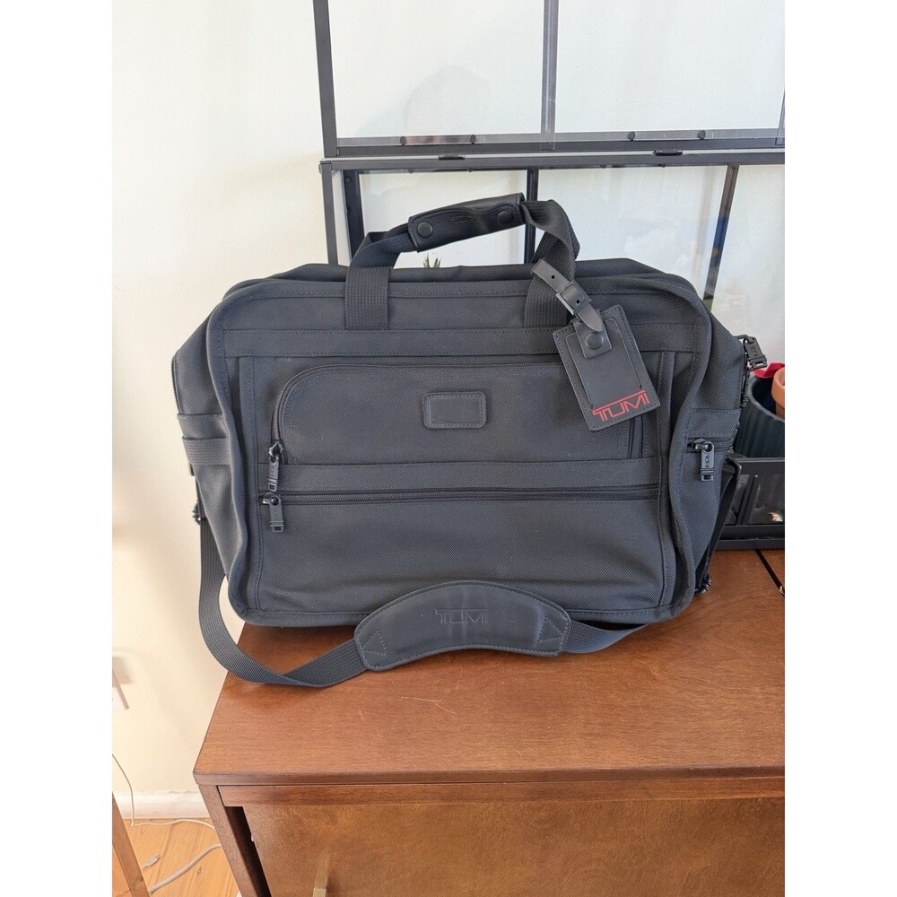 Tumi 225D3 Black Carry-on Travel Overnight Bag Case with Shoulder Strap-17x13x8"